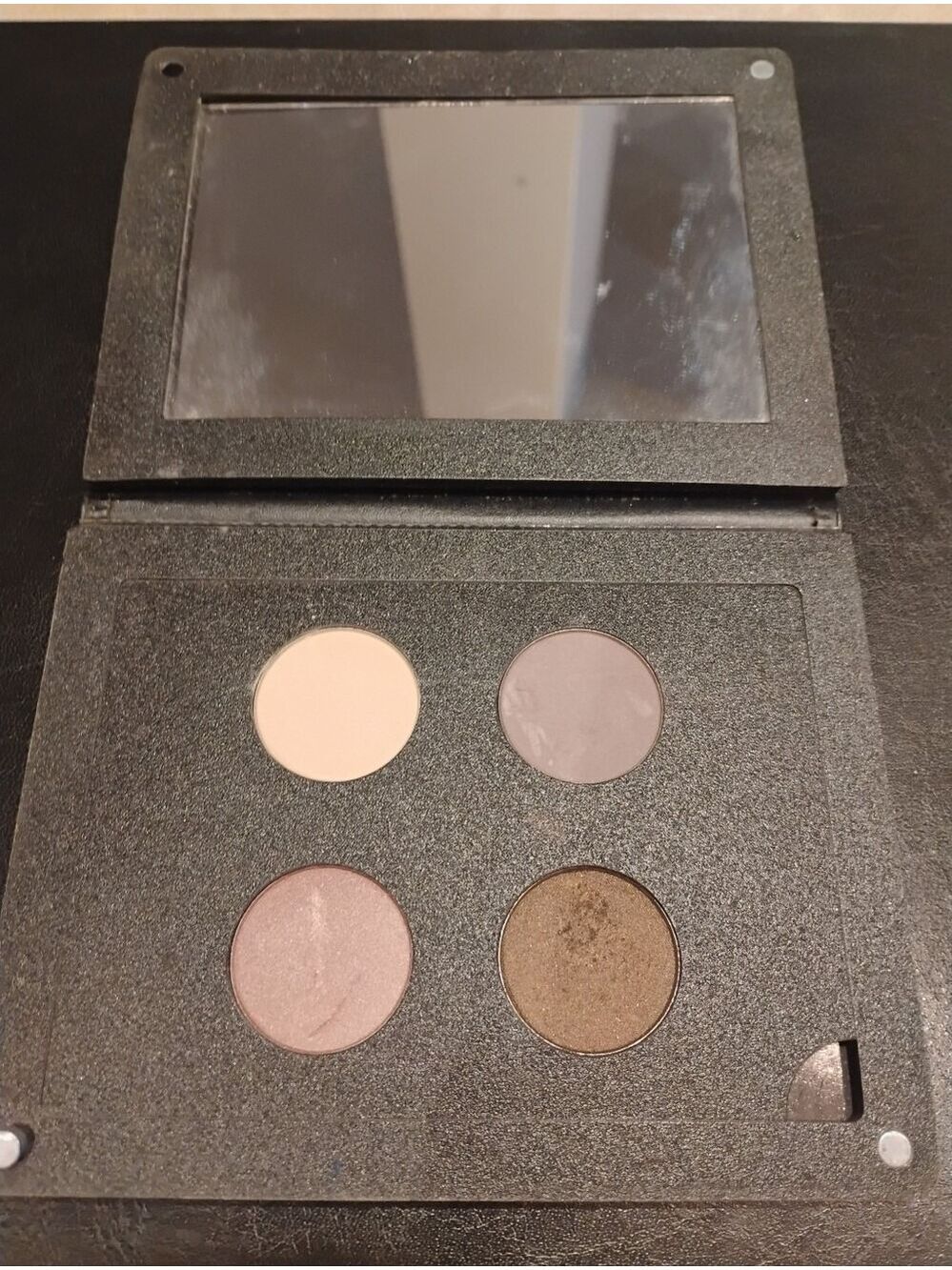 Neutral Eyeshadow Quad Palette/Compact With Mirror Taupe, Beige, Mauve, Bronze